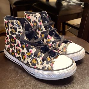 Converse toddler shoe.